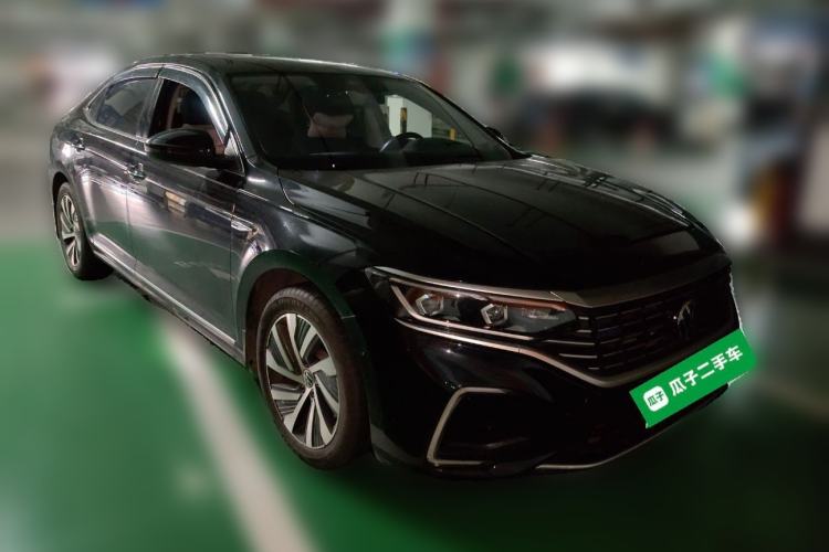 Used Volkswagen Passat New Energy 2022 430 PHEV Hybrid Luxury Edition Front Right 45 Deg