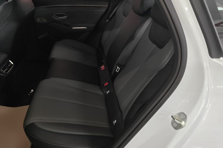 Used BYD Qin L 2025 DM-i Smart Drive 120KM Leading Model
