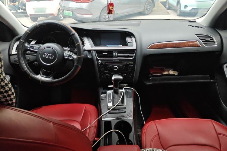 Used Audi A4L 2013 35 TFSI Automatic Comfort Model Center Console