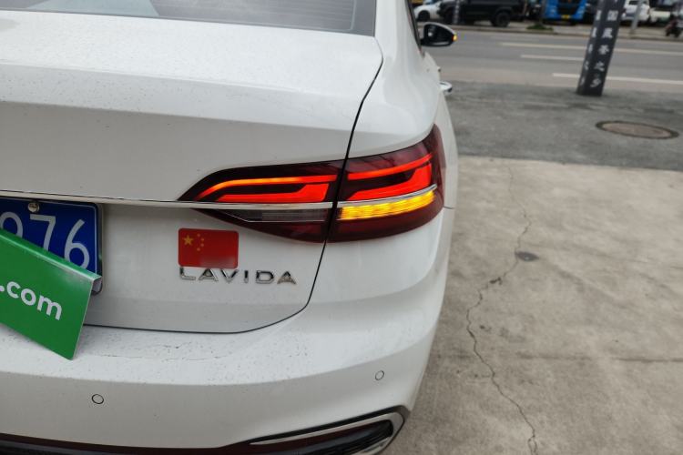 Used Volkswagen Lavida 2023 1.5L Automatic Starry Sky 5 Million Edition Right Rear Taillight