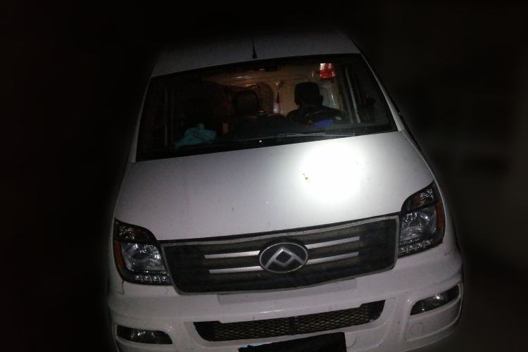 Used SAIC MAXUS Xintu V80 2023 2.0T Manual Classic City Delivery King Long Wheelbase Mid-Roof 3-Seater