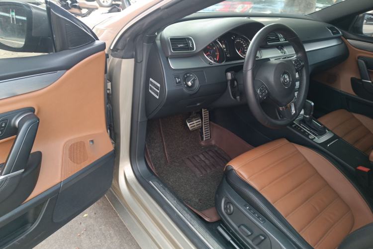 Used Volkswagen FAW-Volkswagen CC 2016 1.8TSI Luxury Model Interior 3