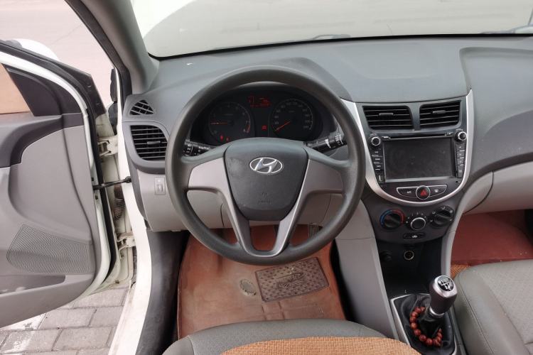 Used Hyundai Verna (older generation) 2014 1.4L Manual Smart GLS Trim Steering Wheel
