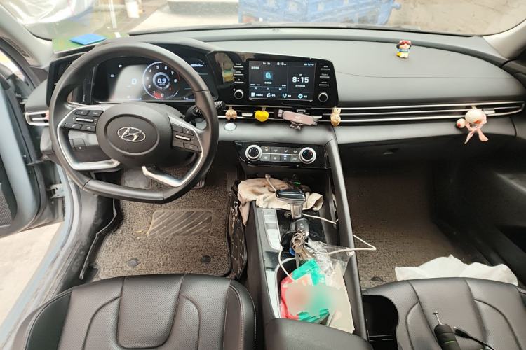 Used Hyundai Elantra 2021 1.5L CVT GLX Elite Edition Center Console