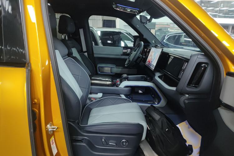 Used Formula Leopard Leopard 5 2023 Navigator Edition