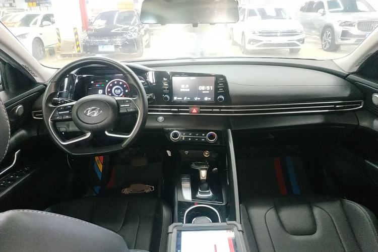 Used Hyundai Elantra 2021 1.5L CVT GLX Elite Edition Center Console