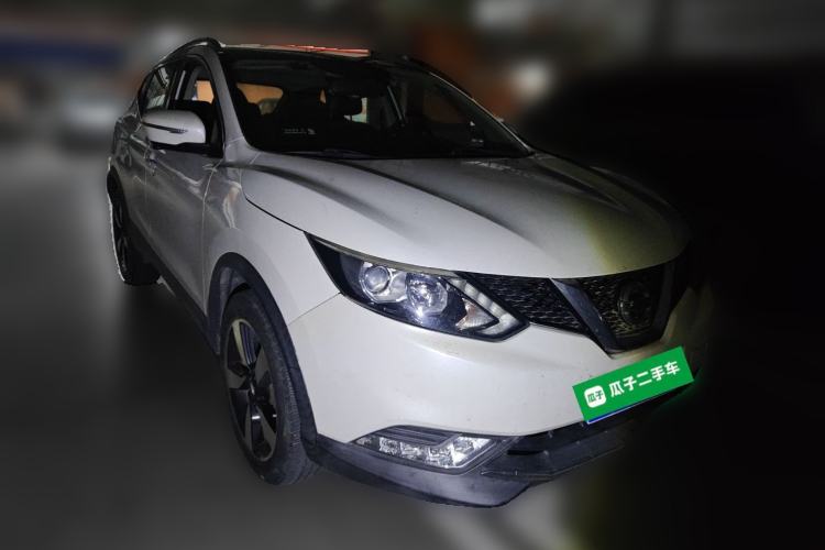 Used Nissan Qashqai 2016 2.0L CVT Luxury Edition Front Right 45 Deg