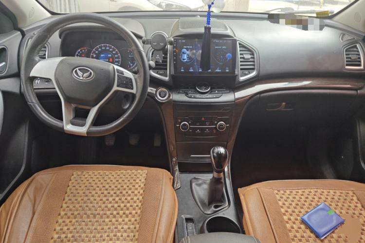 Used HYOSOW S6 2016 1.5T Manual Leading Model Center Console