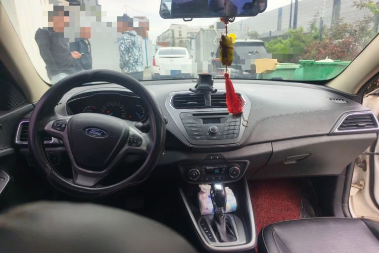 Used Ford Escort 2015 1.5L Automatic Fashion Model Center Console