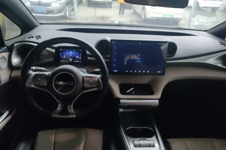 Used BYD Dolphin 2023 420 km Free Version
