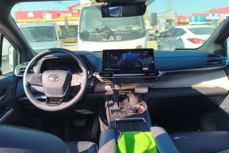 Used Toyota Granvia 2023 2.5L Hybrid Prestige VIP Edition Center Console