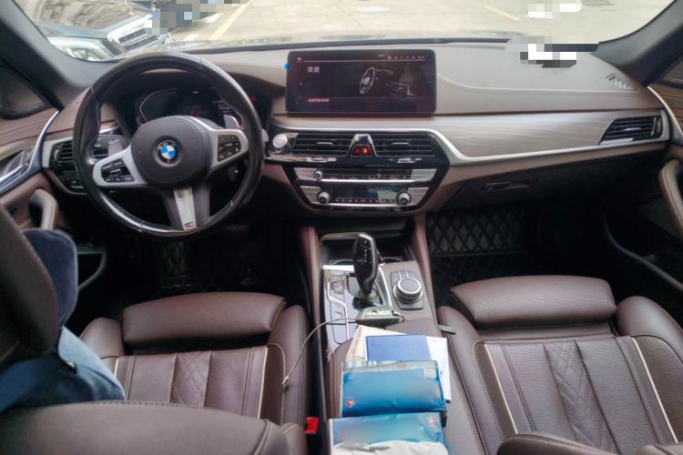 Used BMW 5 Series 2022 Second Facelift 530Li Luxury Version M Sport Package Center Console