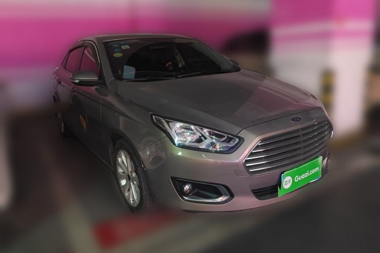 Used Ford Escort 2015 1.5L Manual Fashion Edition Front Right 45 Deg