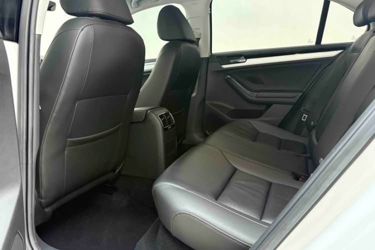 Used Volkswagen Sagitar 2018 1.6L Automatic Comfort Model Interior 2