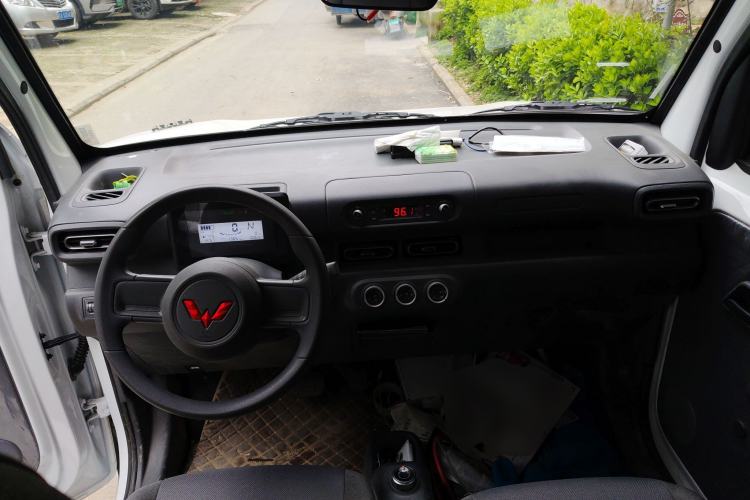 Used Wuling Zhiguang New Energy 2025 Standard Model Center Console