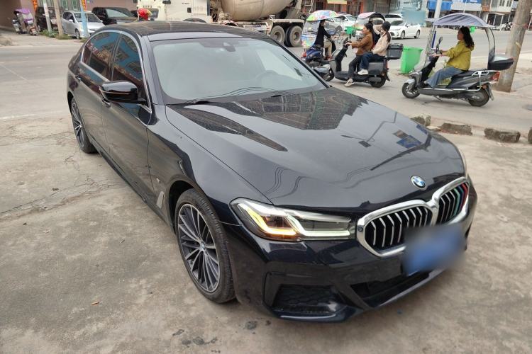 Used BMW 5 Series 2021 Facelifted 530Li Leading Edition M Sport Package Front Right 45 Deg