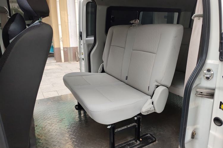 Used Jinbei New Hiace S 2023 1.5L Wealth Edition Passenger Van 5/6/7-Seater Central Air Conditioning Version SWC15M Left Rear Seat