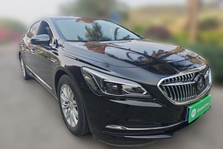 Used Buick LaCrosse 2018 20T Luxury Model Front Right 45 Deg