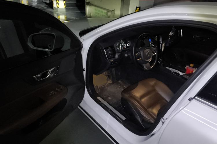 Used Volvo S60 2020 T4 Zhiyi Luxury Edition
