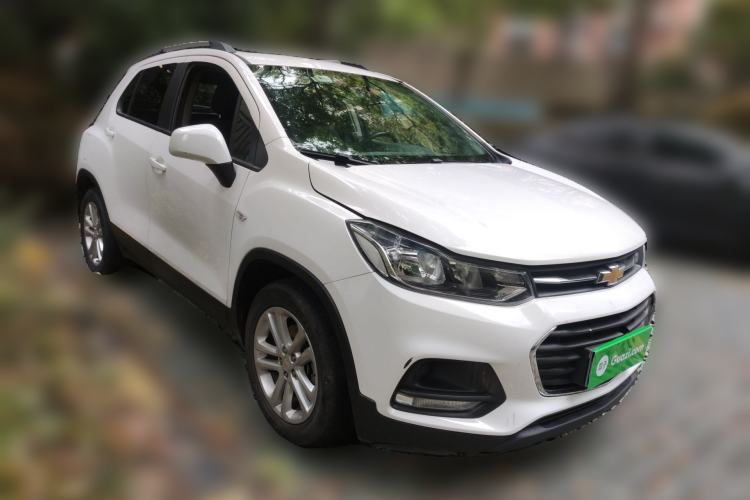 Used Chevrolet Trax 2018 330T Automatic Two-Wheel Drive Elite Model Front Right 45 Deg