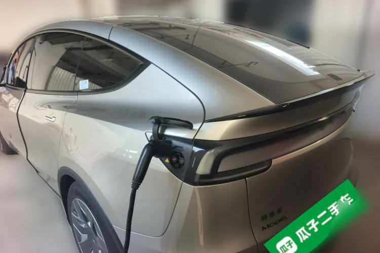 Used Tesla Model Y L 2025 Model Long-Range All-Wheel-Drive Version
