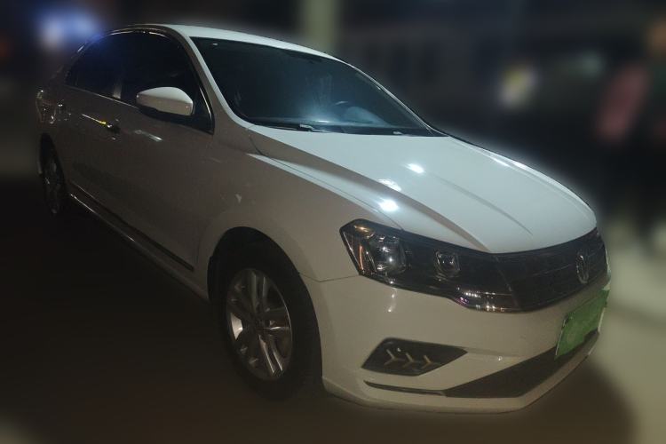 Used Volkswagen Jetta 2019 Dream Edition 1.4L Manual Fashion Version Front Right 45 Deg