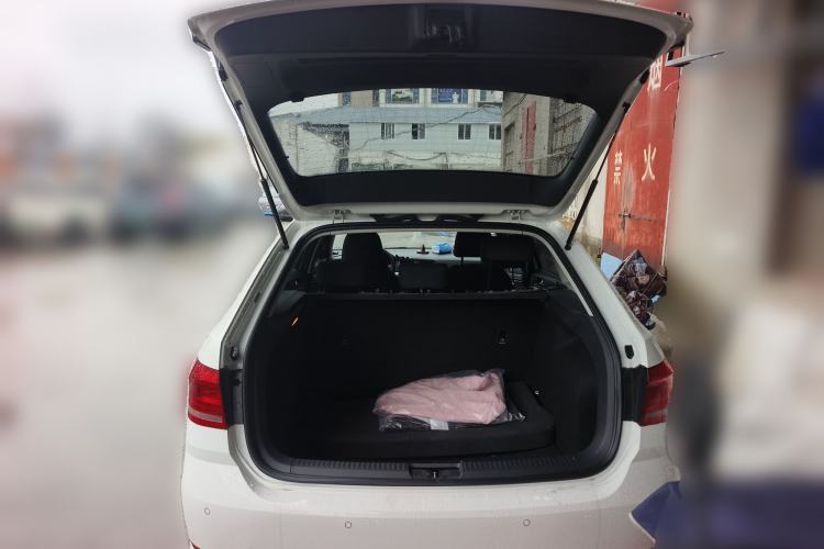 Used Volkswagen Gran Lavida 2015 1.6L Automatic Fashion Edition Trunk