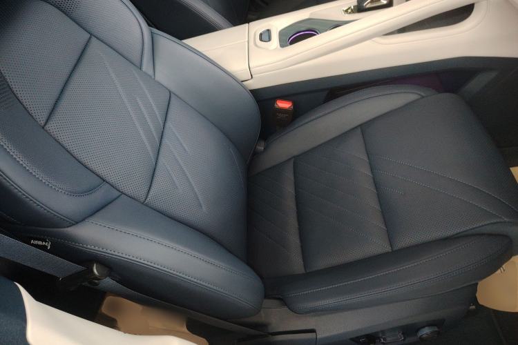 Used Zeekr 001 2025 YOU Edition 100 kWh All-Wheel Drive Right Front Seat