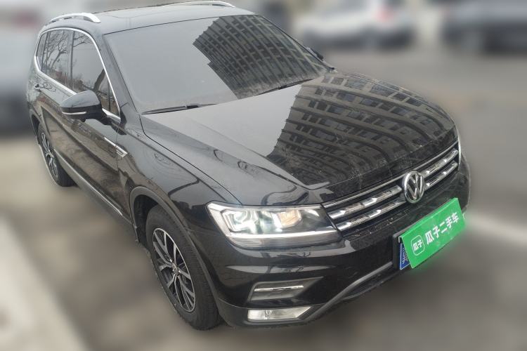Used Volkswagen Tiguan L 2018 330TSI Automatic Two-Wheel Drive Luxury Edition Front Right 45 Deg