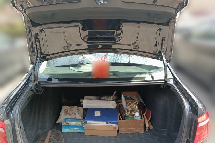 Used Volkswagen Lavida 2013 1.6L Manual Fashion Edition Trunk