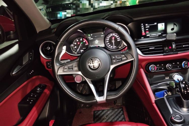 Used Alfa Romeo Stelvio 2017 2.0T 280HP Luxury Edition Steering Wheel