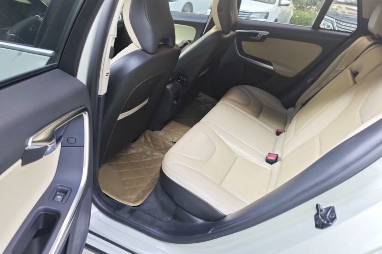 Used Volvo V60 2013 T5 Zhiya Edition