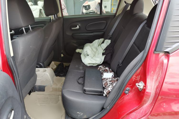 Used Venucia R50 2015 1.6L Automatic Fashion Edition
