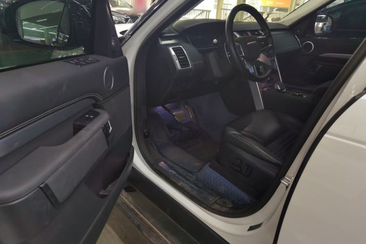 Used Land Rover Discovery 2023 Revised Version 360 PS R-Dynamic S