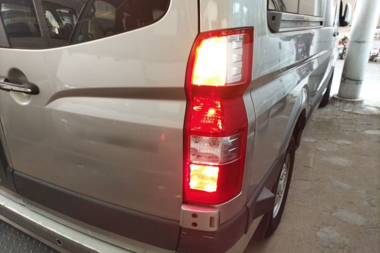 Used Foton Toano 2023 Joy Elephant Multi-Function 2.0T Manual Long-Wheelbase Mid-Roof Model with Single Rear Tire Available in 5/6/7/9-Seater Configurations
