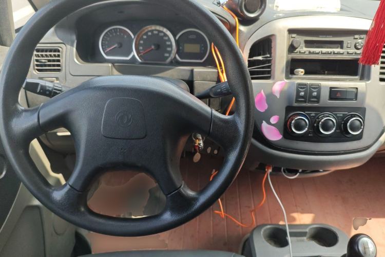 Used FORTHING Lingzhi 2013 M5 Q7 2.0L 7-Seater Long-Wheelbase Comfort Model Steering Wheel