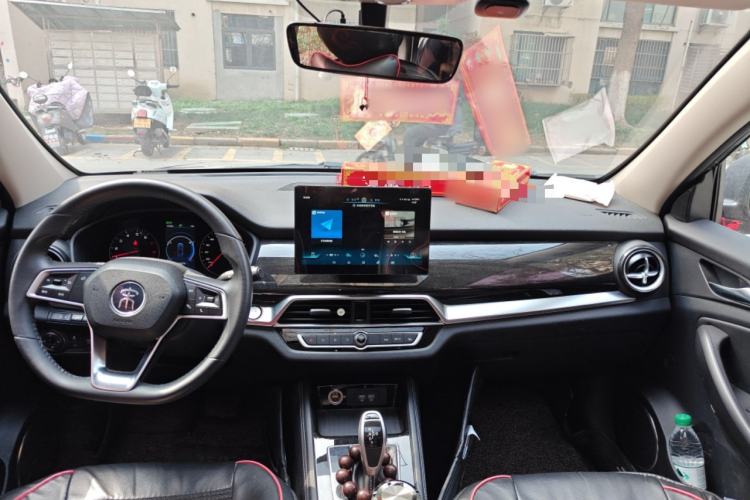 Used BYD Song 2021 Classic Edition 1.5T Automatic Luxury Model Center Console