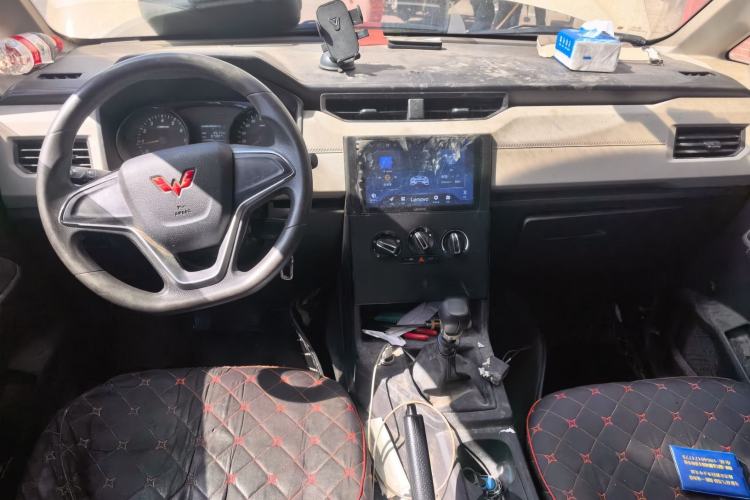 Used Wuling Zhengcheng 2021 1.5T Manual Comfort Version Center Console