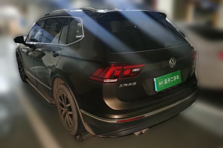 Used Volkswagen Tiguan L 2018 330TSI Automatic Two-Wheel Drive Luxury Edition Rear Left 45 Deg