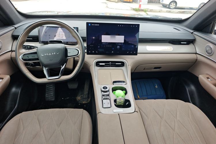 Used Chery Tiggo 8 PLUS 2025 290TGDI DCT Prestige 5-Seater Center Console