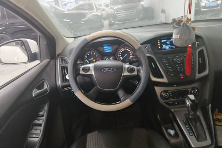 Used Ford Focus 2012 Sedan 1.6L Automatic Fashion Edition