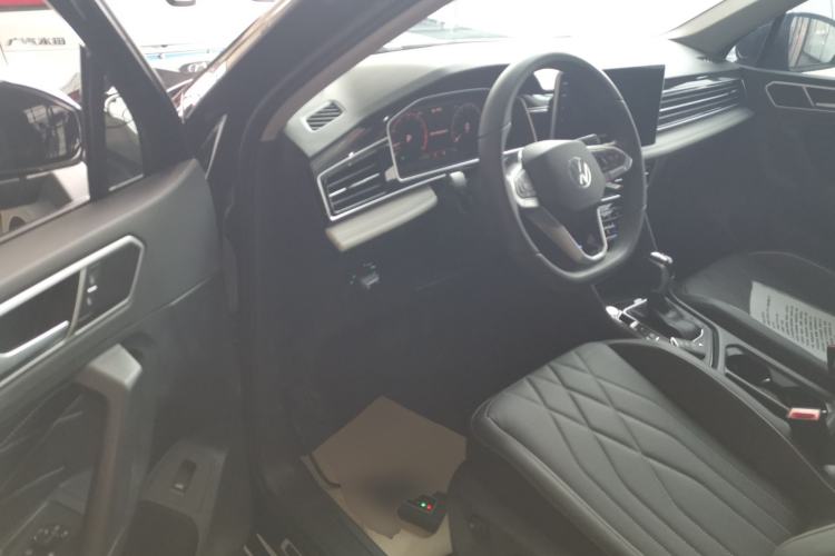 Used Volkswagen Tiguan L 2025 Model, Outstanding Version, 300TSI Automatic Two-Wheel Drive Longteng Edition Driver Seat