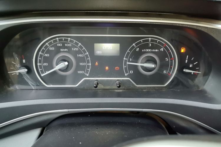 Used SAIC MAXUS Xintu V80 2023 2.0T Manual Classic Aoyuntong Short Wheelbase Ultra-Low Roof 7/8/9-Seater