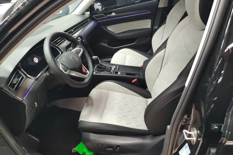 Used Volkswagen Magotan 2026 30 Million Vehicles Selected Model 380TSI DSG Luxury Edition Left Front Seat