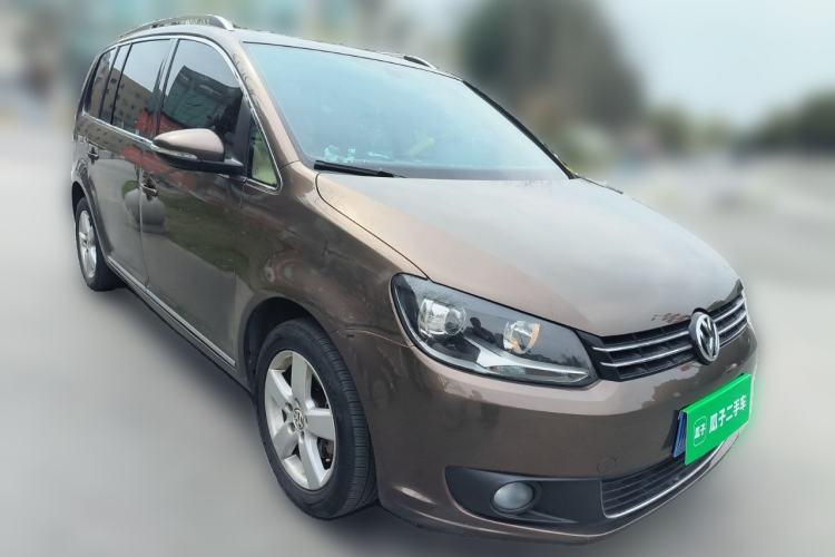 Used Volkswagen Touran 2013 1.4T DSG Comfort Edition 5-Seater Front Right 45 Deg