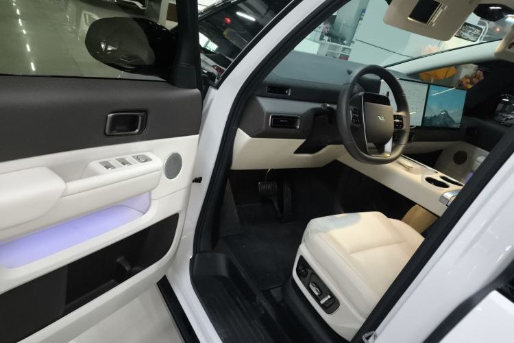 Used Li Auto MEGA 2024 Ultra Model
