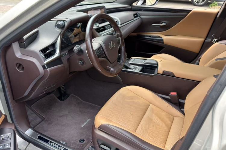 Used Lexus ES 2020 200 Excellence Edition

