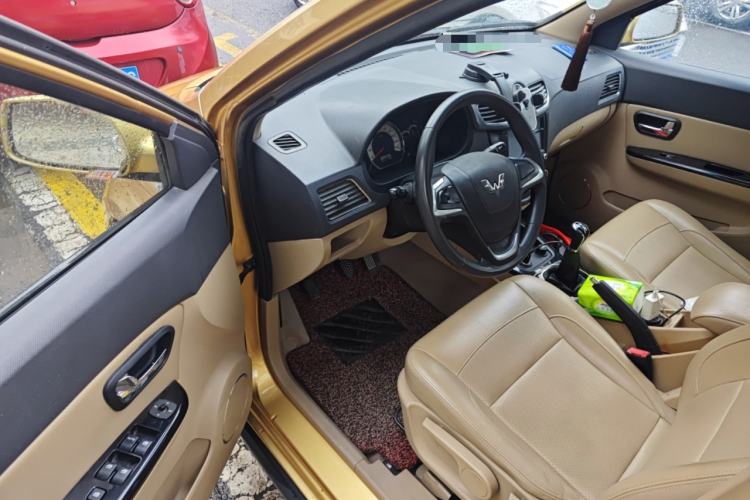 Used Wuling Hongguang 2014 1.5L S Luxury Model Driver Seat