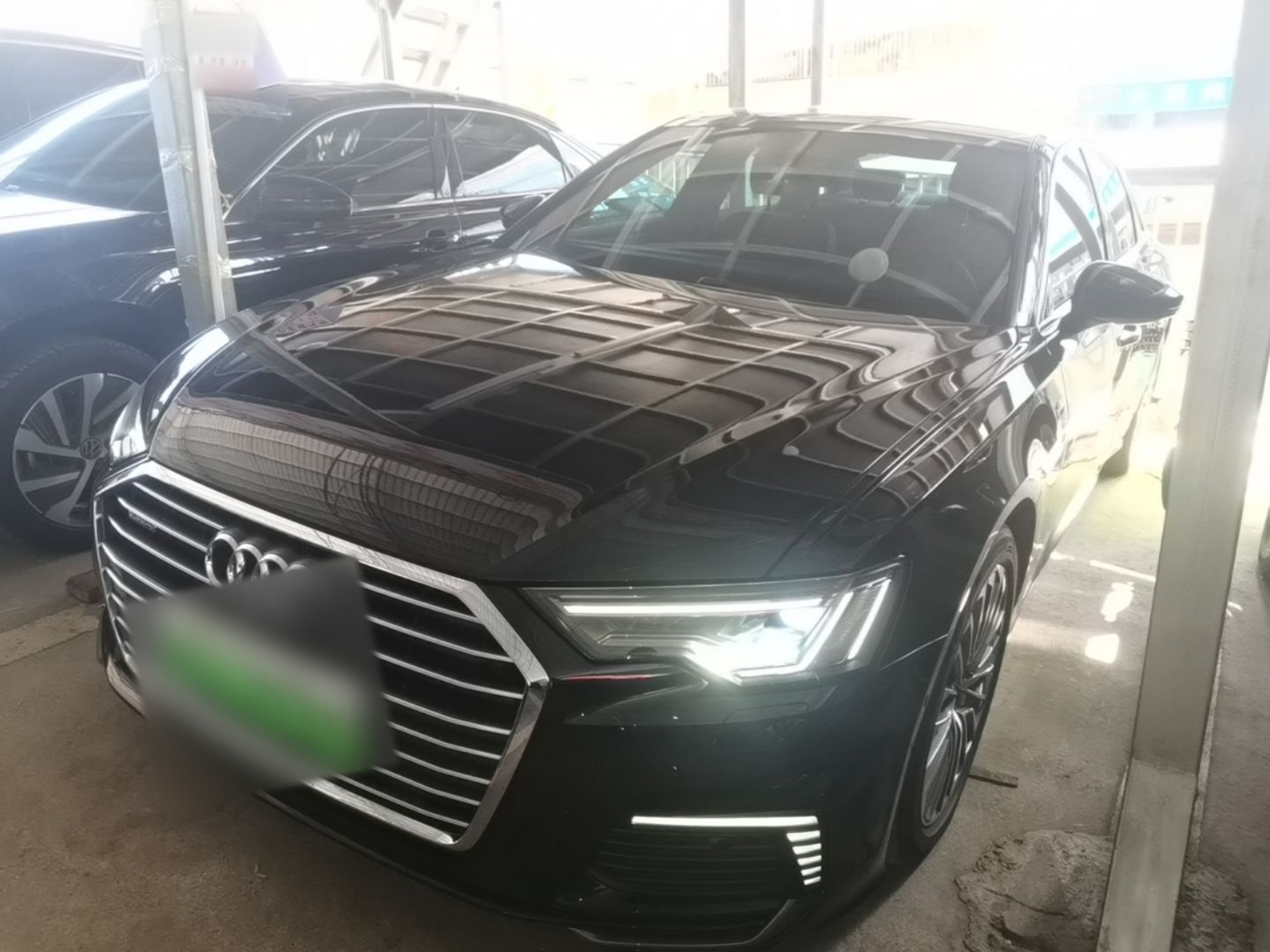 Под передней частью автомобиля