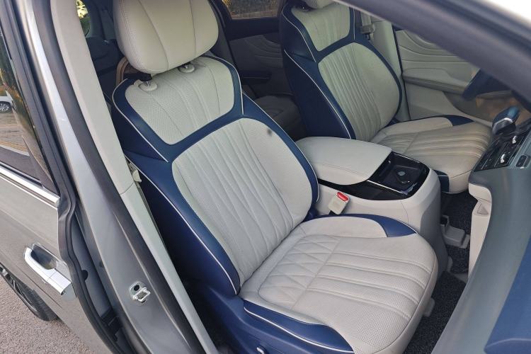 Used Roewe iMAX8 2022 400TGI Celebration Edition
